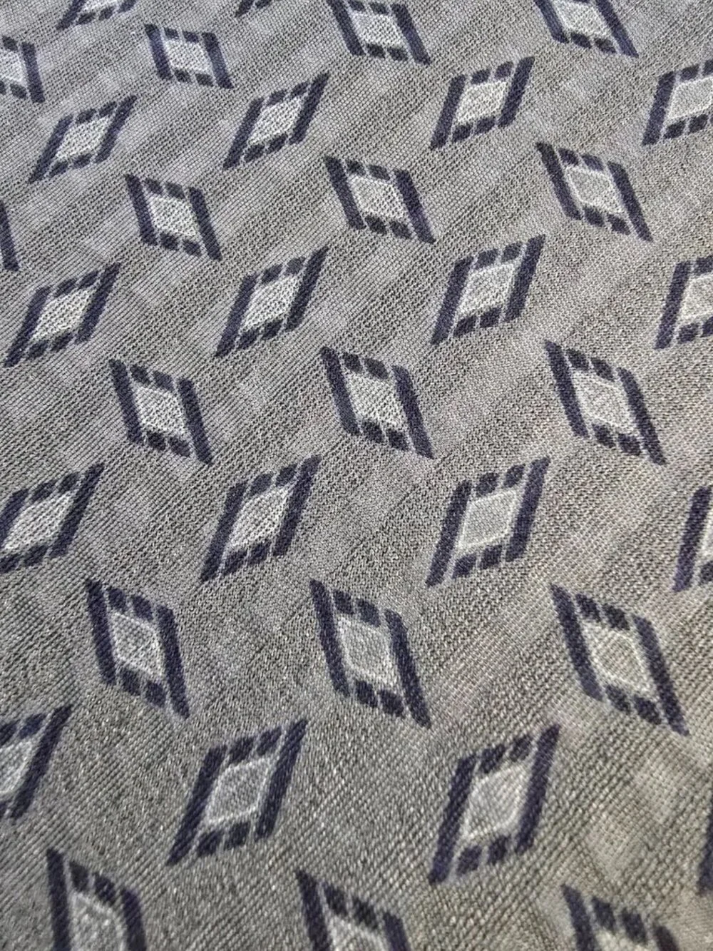 Giorgio Armani Cravatte 100% Silk Tie Italy CA07510 Geometric Pattern Green/Gold